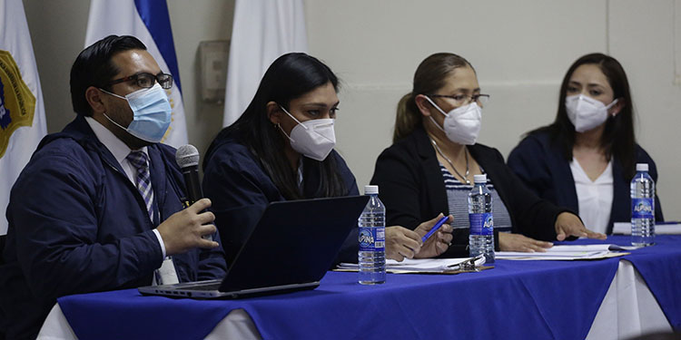 Investigan en El Salvador 17 casos de compras irregulares por COVID-19