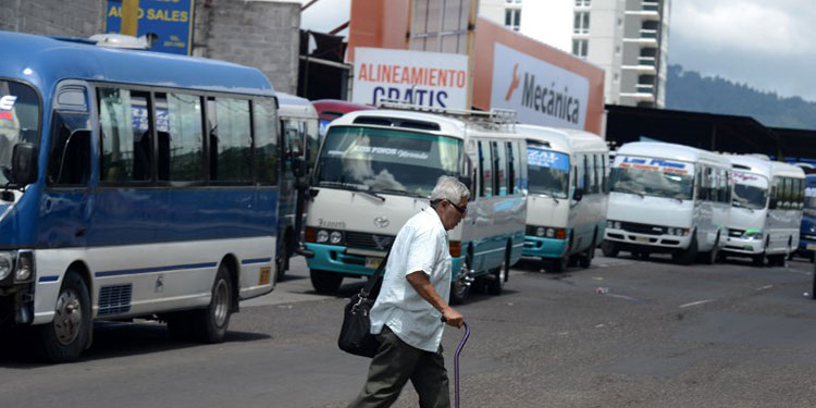 Recomiendan más apertura a transporte y restaurantes