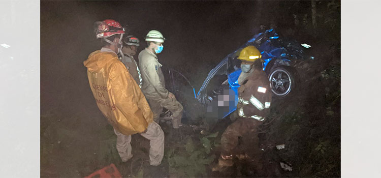 Hombre muere tras caer a una hondonada en carretera hacia Valle de Ángeles