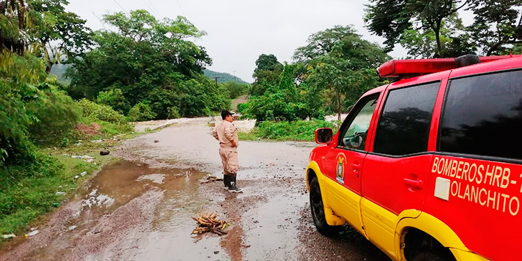 Bomberos monitorean la crecida de ríos y zonas incomunicadas por Eta