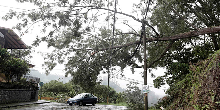 Influencia indirecta de Eta provoca lluvias y ríos crecidos en Costa Rica