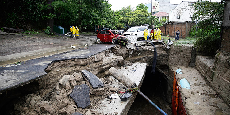 El Salvador eleva a amarilla alerta por influencia de tormenta tropical Eta