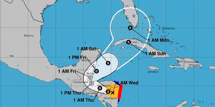 Eta se degrada a tormenta tropical en su paso por Nicaragua