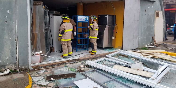 Explosión de chimbo de gas en SPS deja a una mujer con quemaduras