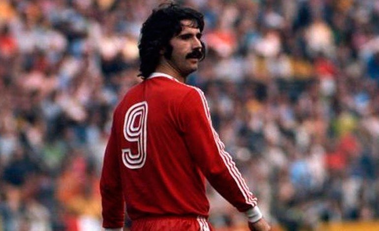 Gerd Müller pasa suavemente "hacia el más allá", afirma su esposa