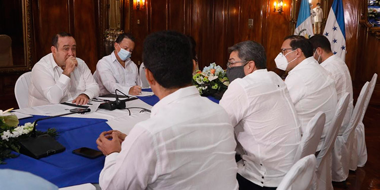 Presidente Hernández y Giammattei sostienen importante reunión por diversos temas