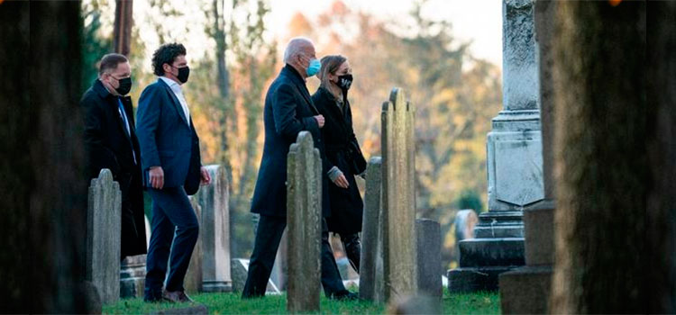 Biden visita la tumba de su hijo el día de elecciones (Video)