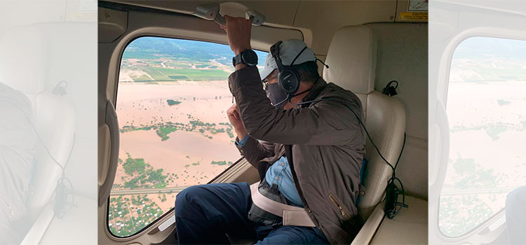 Presidente Hernández se trasladó en helicóptero hasta zonas afectadas por Eta