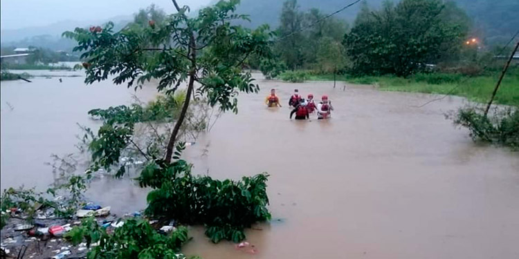 Continúan las evacuaciones y rescates en Cortés