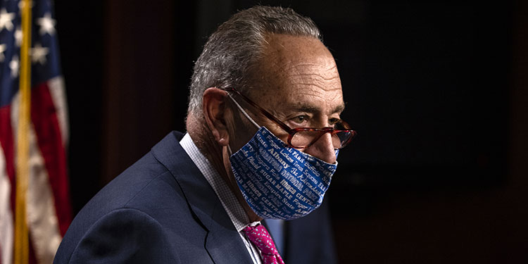 Republicanos "envenenan" la democracia al negar la victoria de Biden, dice senador demócrata