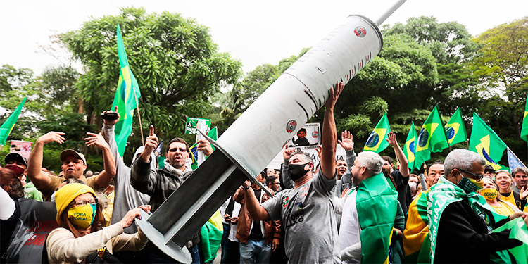 Bolsonaristas protestan contra obligatoriedad de vacuna para el coronavirus