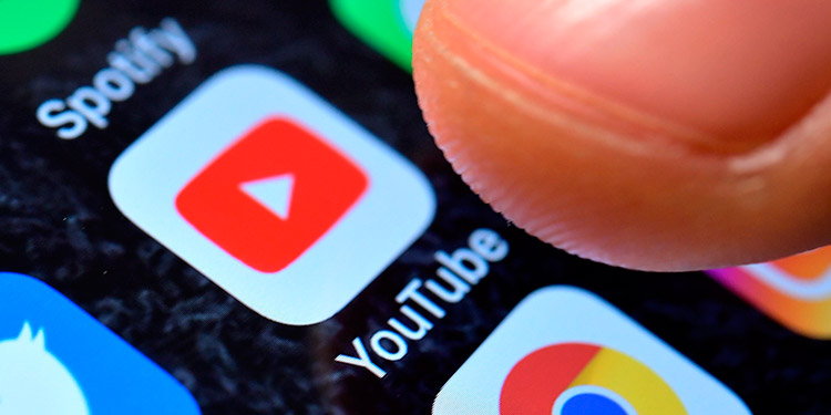 YouTube veta al medio derechista One America News por dar información falsa