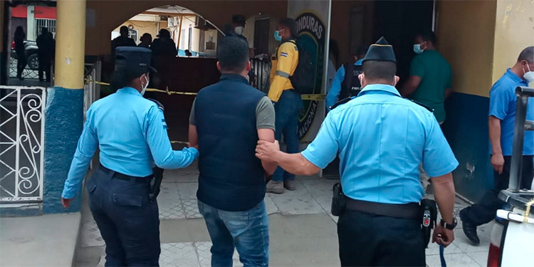Lo capturan acusado de violar a una mujer