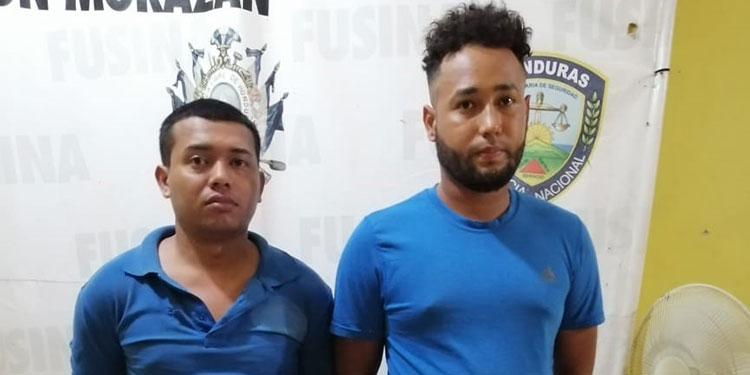 Dos sujetos arrollan a agresor de mujer