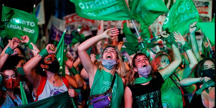 América Latina, entre el júbilo y el rechazo por ley del aborto en Argentina