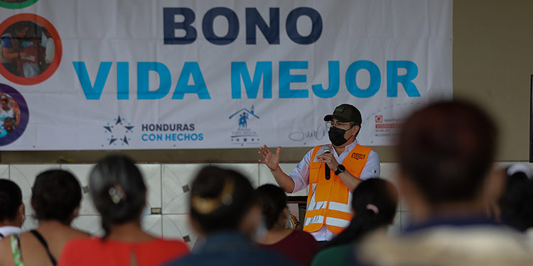 Afectados por Eta e Iota reciben bono Vida Mejor