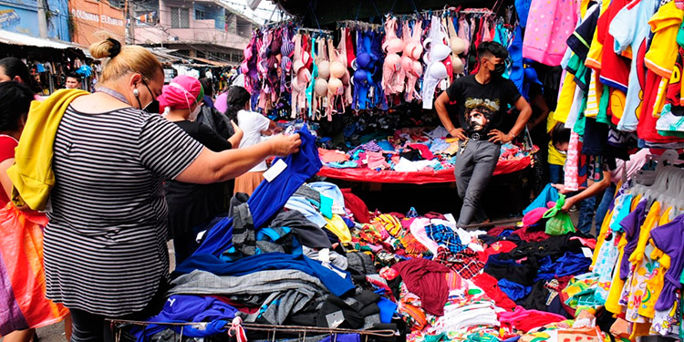 Capitalinos animan comercios en vísperas de Navidad y Año Nuevo