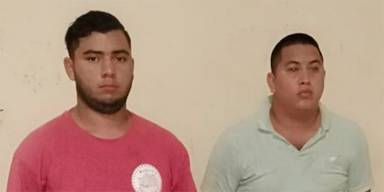 Detenidos dos “coyotes” con chilenos y haitianos