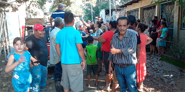 “Inundado” por la solidaridad, don Rafa ayuda a 70 familias
