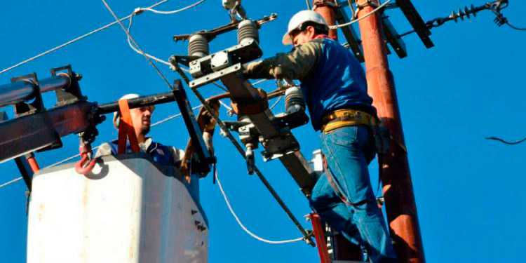 “Electrocutados” con aumento de 3.48% a la tarifa eléctrica