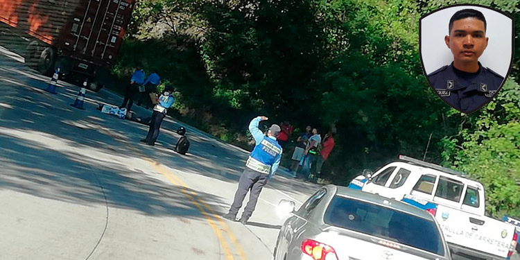 Policía en “moto” perece arrollado por una rastra