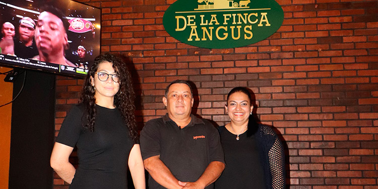 Coctel inaugural De la Finca Angus