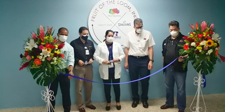 Fruit of the Loom dona moderna máquina de rayos X al hospital