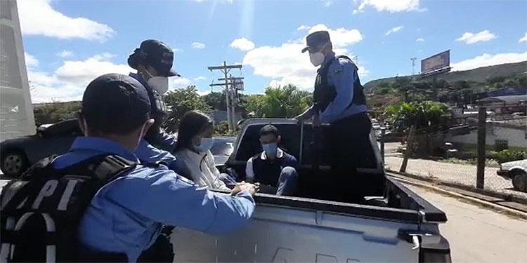 Hombre y mujer capturados por intento de matar a “gringo”