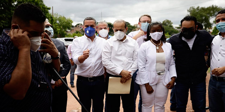 Inestroza y Villatoro se ponen los “burros” de “Papi a la Orden”