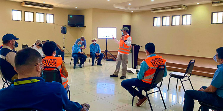 Presidente analiza plan para “levantar” a los productores