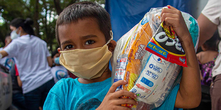 Fundación Kafie dona 5 mil kits para apoyar a las familias afectadas por Eta e Iota