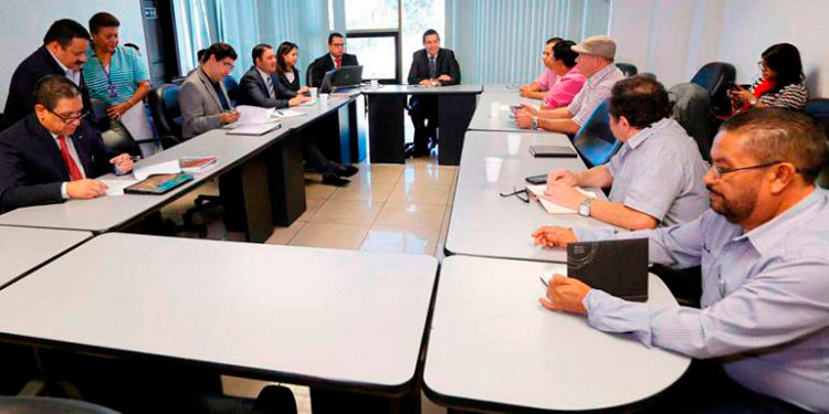 Puntos encontrados marcan antesala de revisión salarial