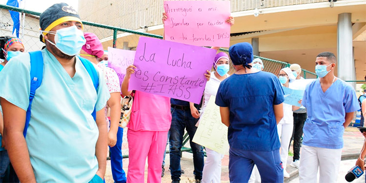 Enfermeros auxiliares del IHSS inician proceso legal para lograr contrato permanente