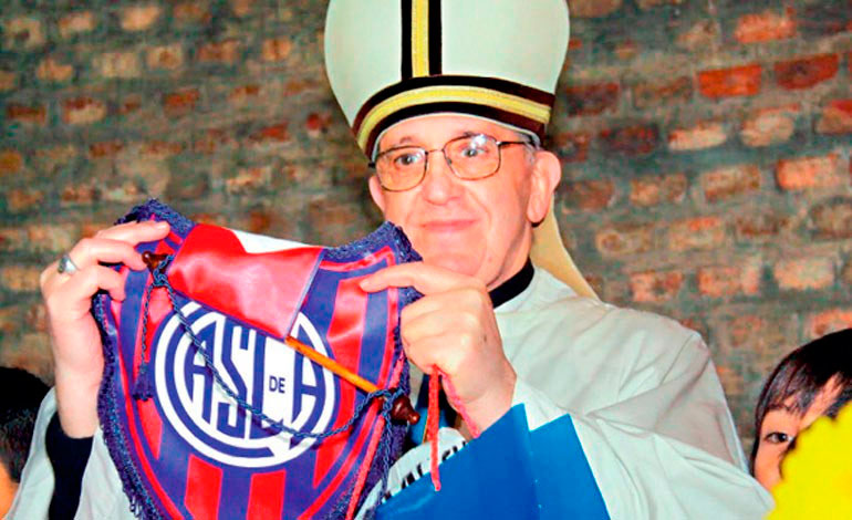 Papa Francisco, un hincha de San Lorenzo, socio de Boca en Argentina