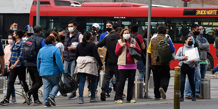 México cierra todas las actividades no esenciales
