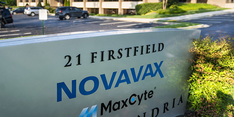 Novavax inicia la fase 3 de ensayos para su vacuna