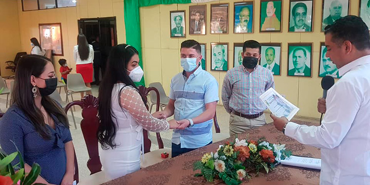 Treinta parejas contraen nupcias