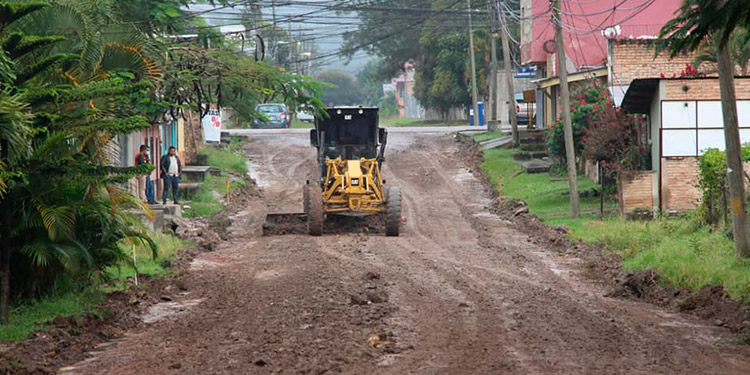 Alivio a tráfico con pavimentación de calle en el barrio El Carmen