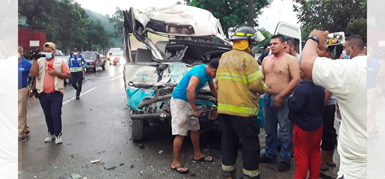 Choque entre dos buses deja varias personas heridas en Choloma