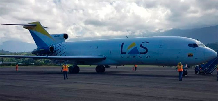 Llega un avión con ayuda humanitaria procedente de Cuba