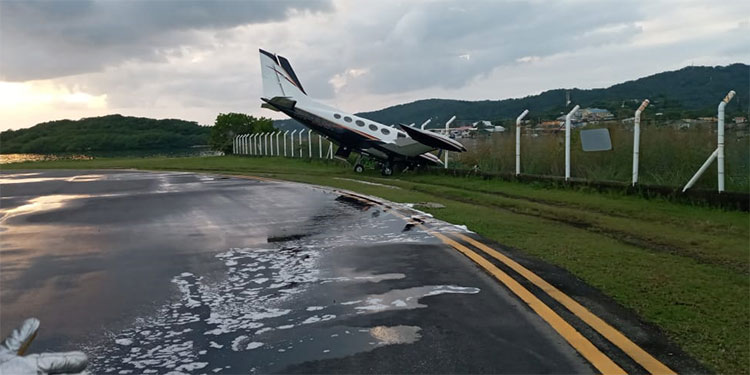 Cuatro personas se salvan en accidente de avioneta