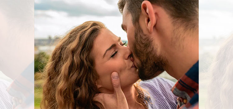 Tres enfermedades dentales que puedes transmitir mediante los besos