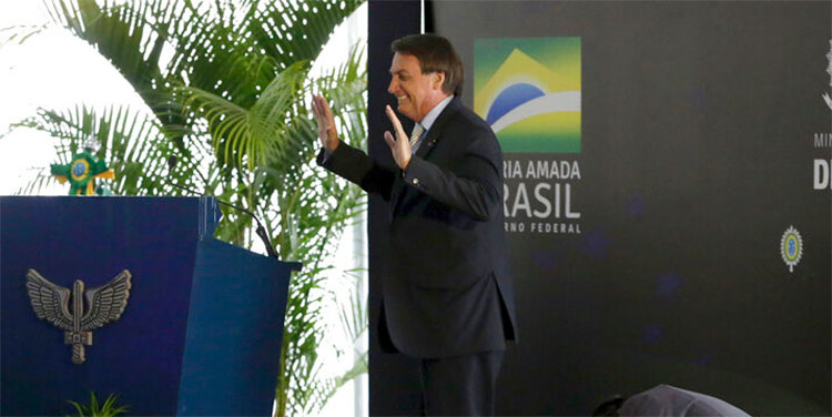 Bolsonaro plantea más dudas sobre vacuna contra COVID-19