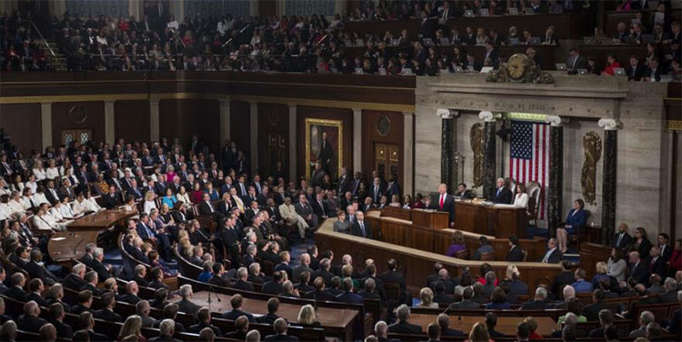 Pese a oposición de Trump, Cámara Baja de EEUU aprueba presupuesto de defensa
