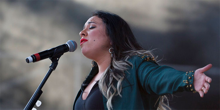 Carla Morrison de duelo tras la muerte de su padre