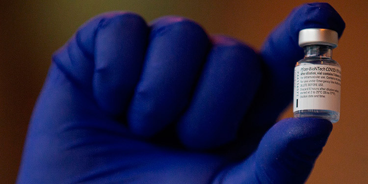 Un año de coronavirus: 82 millones de contagios y 1.8 millones de muertos