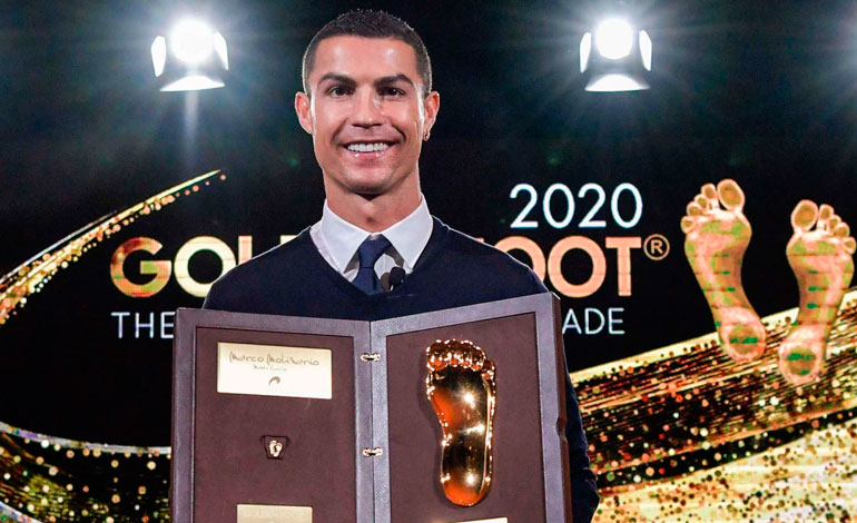 Cristiano recibe el Golden Foot