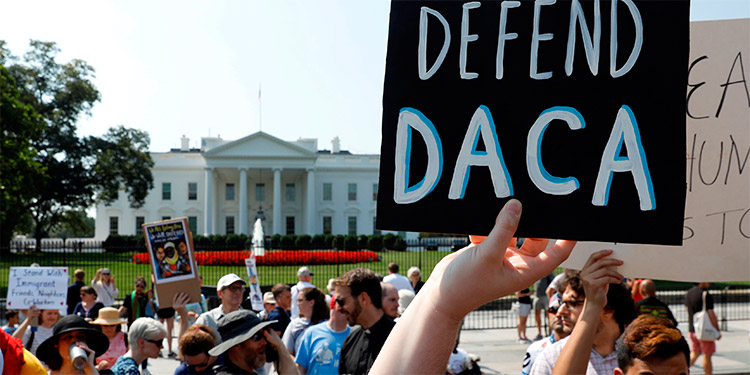 “Soñadores” celebran victoria sobre "cruel" administración de Trump