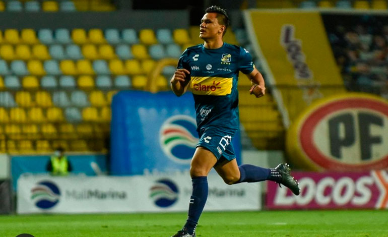 Everton con Denil Maldonado pierde el clásico porteño