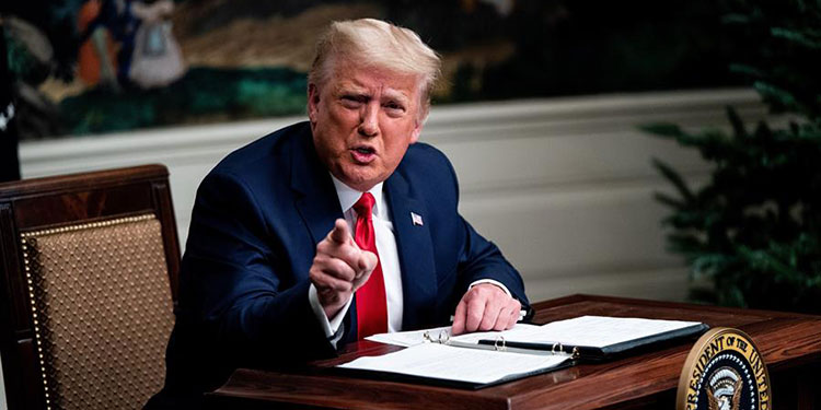 Trump concede clemencia a 20 personas, incluidos dos condenados en trama rusa